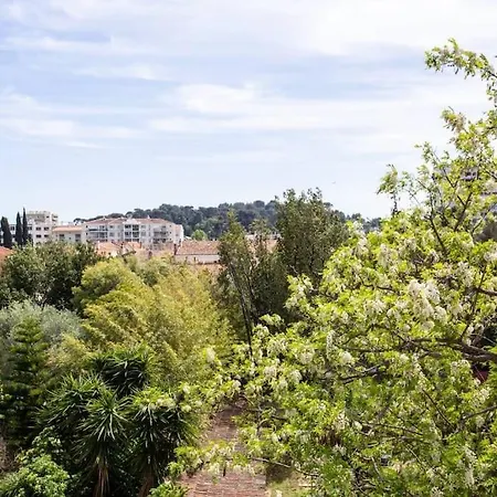 T2 - 35m2 + Coin Terrasse - Parking Facile Tulon